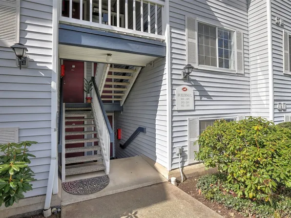 7453 Newcastle Golf Club Road #L201, Newcastle, WA 98059