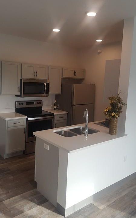 1st image of 2075 N Cambridge Ave #101