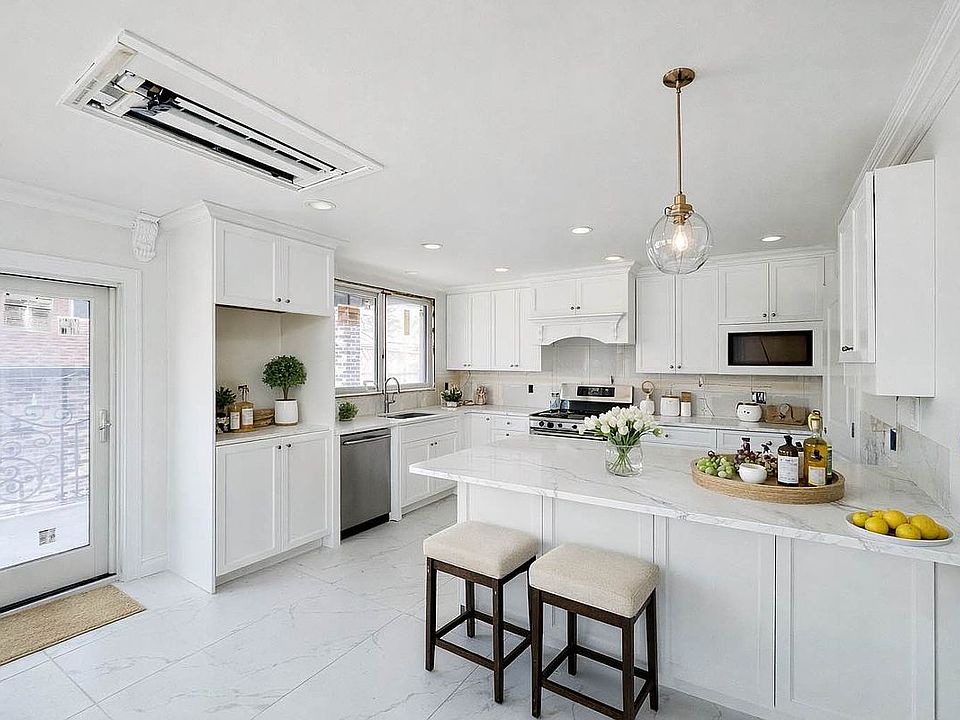 1st image of 10-46 Utopia Pkwy #2