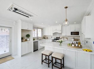 10-46 Utopia Pkwy #2, Whitestone, NY