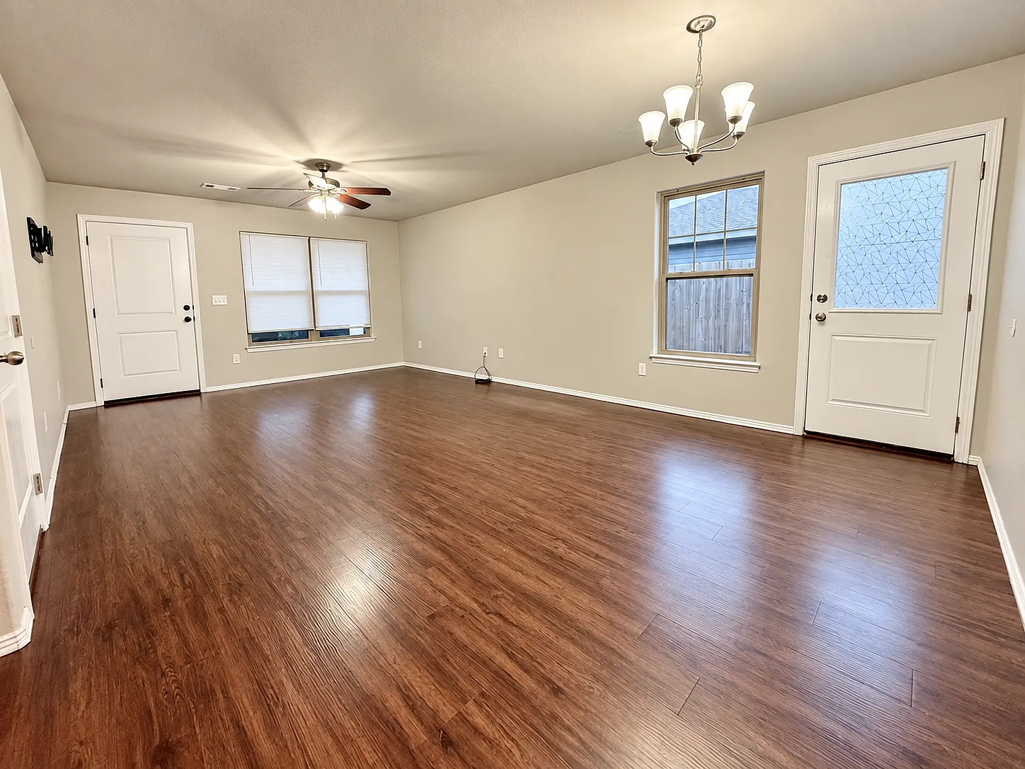 3 bed, 1122 sqft, $1,300 — Photo 4