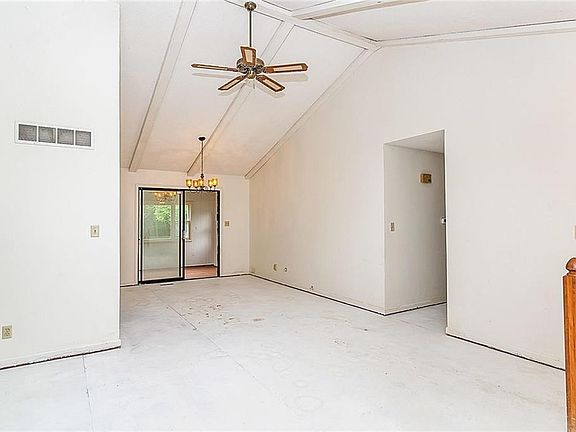 5th image of 9265 N Temple Ave