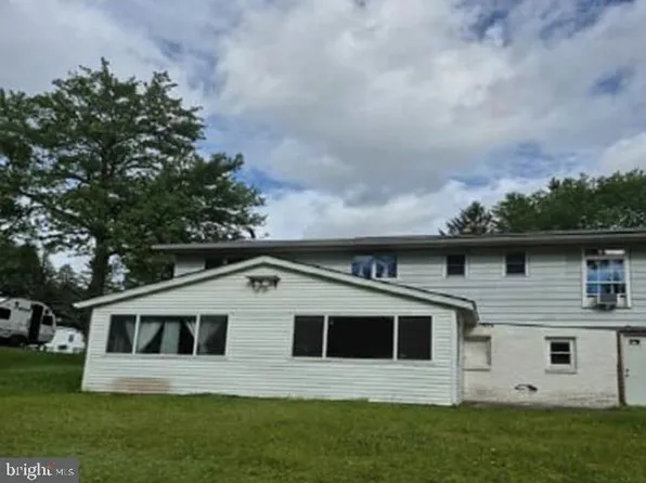 1403 Prospect St, Tobyhanna, PA 18466