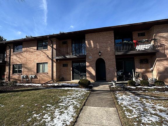 3rd image of 612 N Shady Retreat Rd APT 14