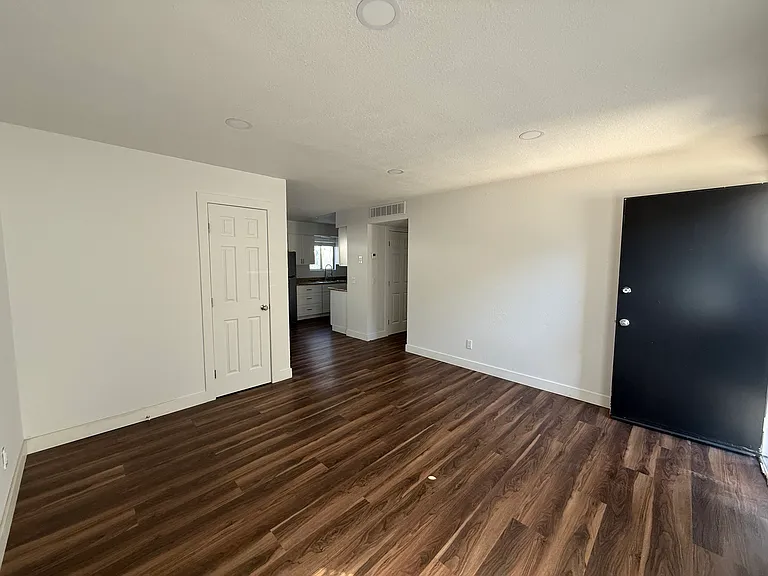 801 Monarch Cir #3 — Photo 1