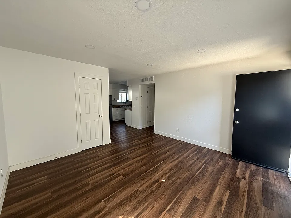 801 Monarch Cir #3