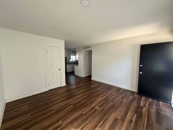 801 Monarch Cir APT 3