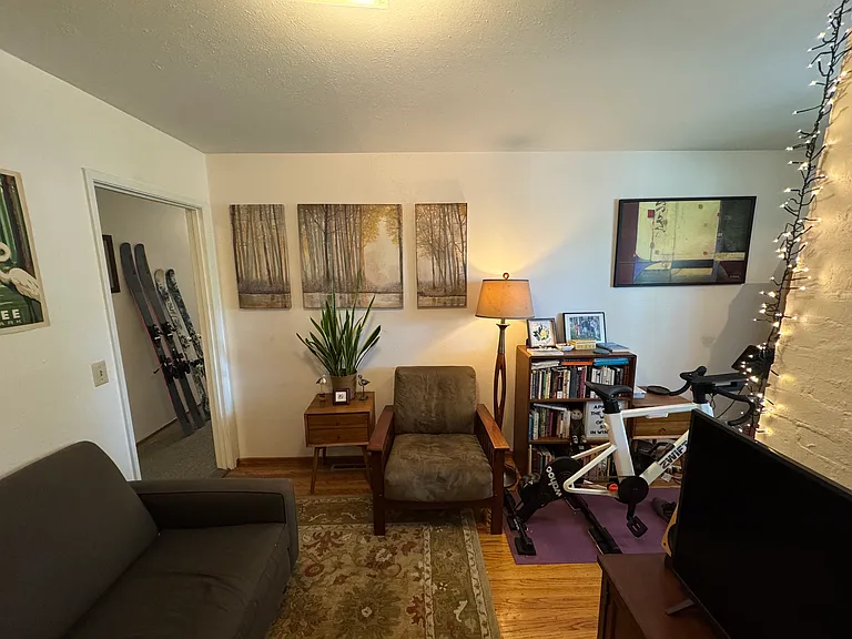 Lincoln Ave — Photo 14