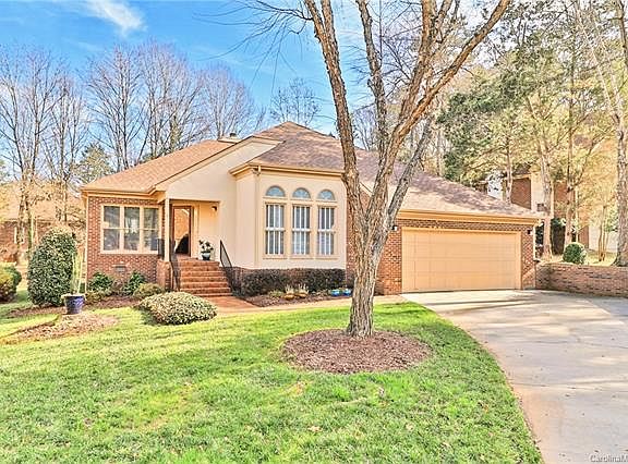 2nd image of 4905 Sanderson Ln