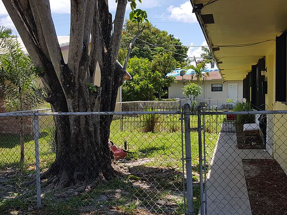 4th image of 821 NE 10th Ave