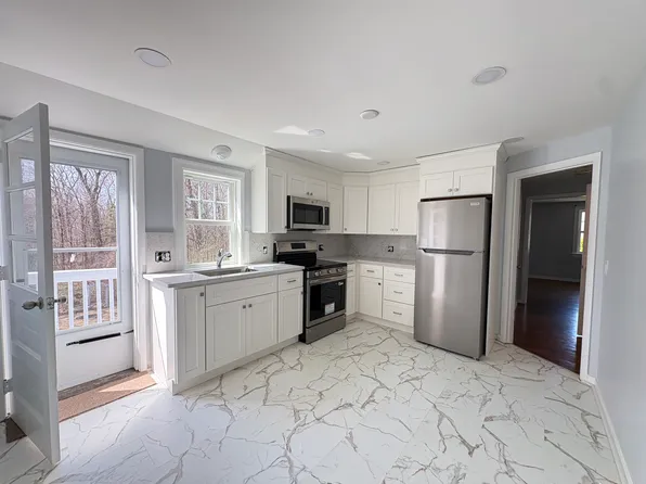 111 Holden St #B, Holden, MA 01520