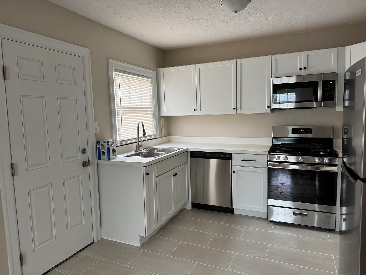 3 bed, 1326 sqft, $1,800 — Photo 3