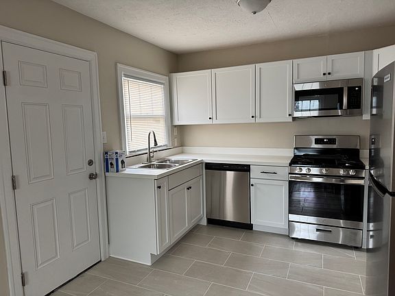 3rd image of 224 Elmwood Dr