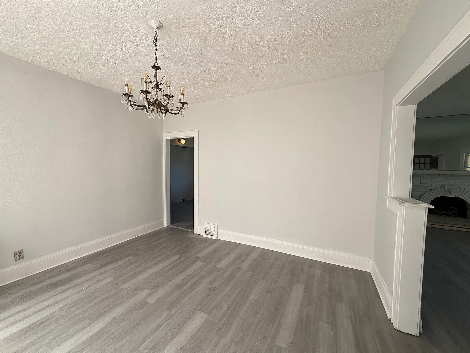 3 bed, 1200 sqft, $1,299 — Photo 2