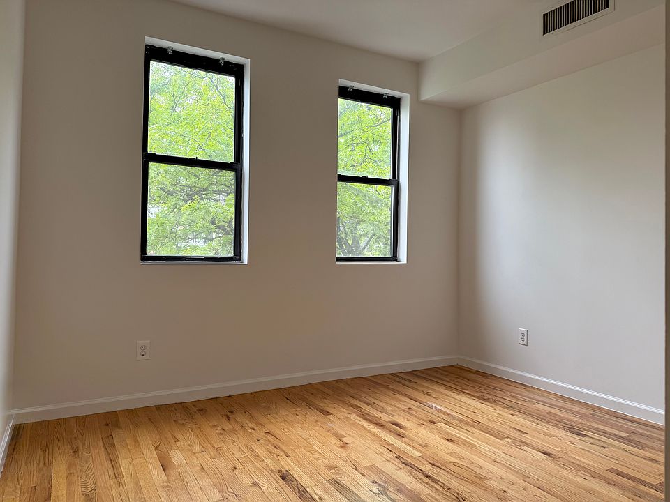 2nd image of 235 Montrose Ave APT 3