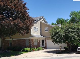 835 Winchester Ln, Northbrook, IL 60062