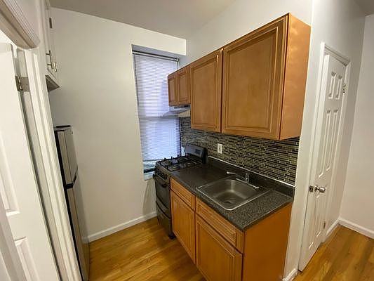 4th image of 169 E 101st St APT 4