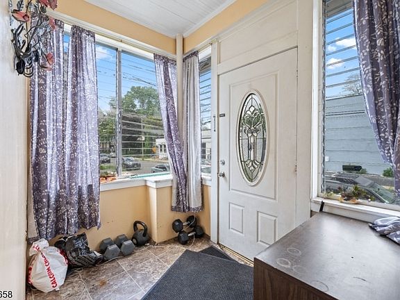 5th image of 100 Montgomery Ave