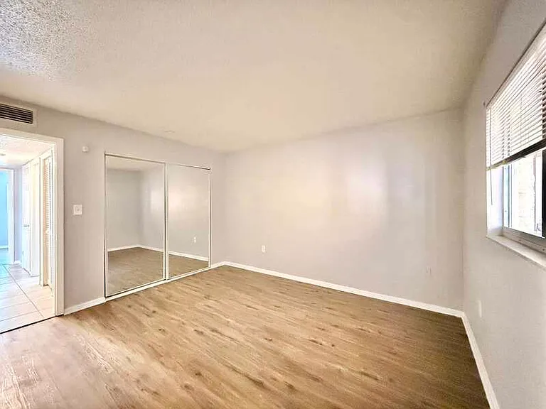 4725 39th Ave N #101 — Photo 17