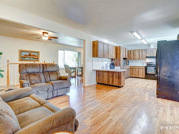 4th image of 1067 Arroyo Dr
