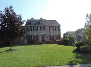 902 Stonebridge Dr, Lancaster, PA 17601