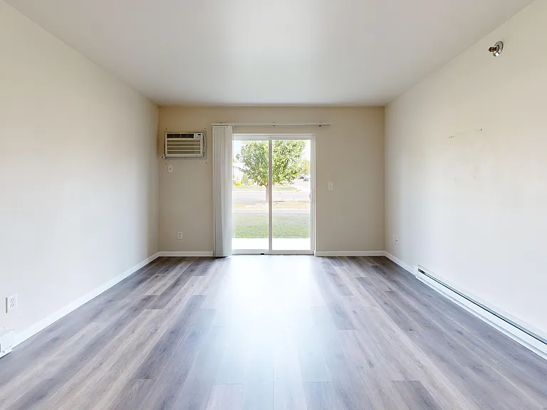 Pineview Apartments — Photo 6
