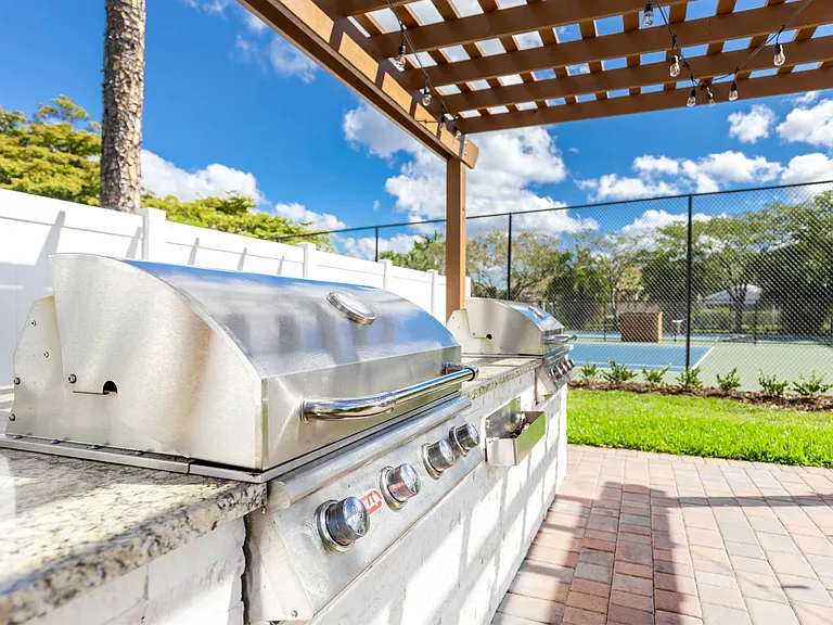 Palm Court at Wellington Apartments — Photo 18