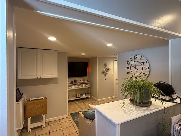 4th image of 65 Elizabeth Dr #1