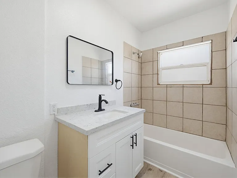 1510 W 52nd St #1512.5 — Photo 9