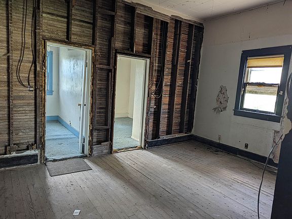 3rd image of 306 Rose St