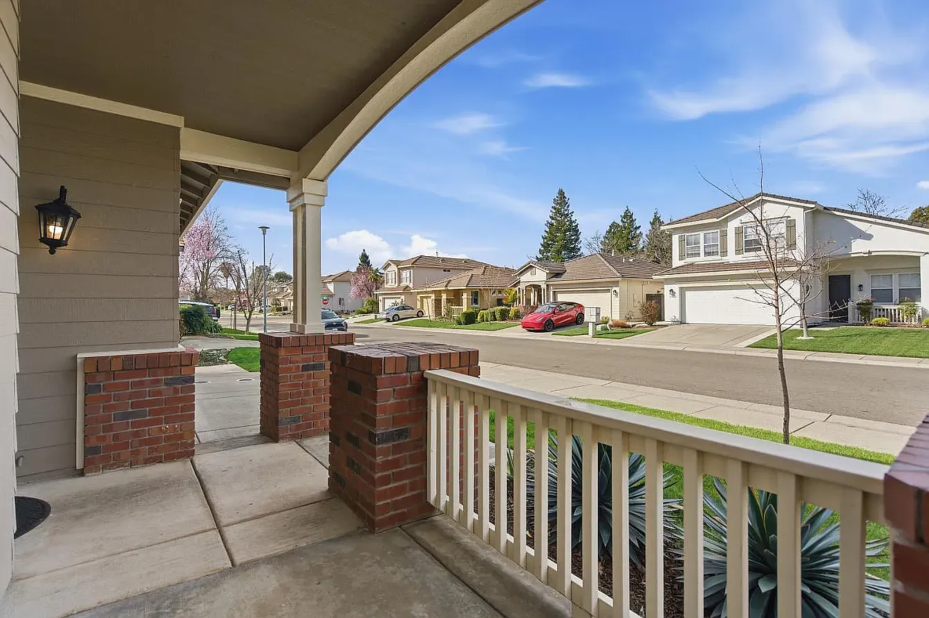 4 bed, 1665 sqft, $3,200 — Photo 1