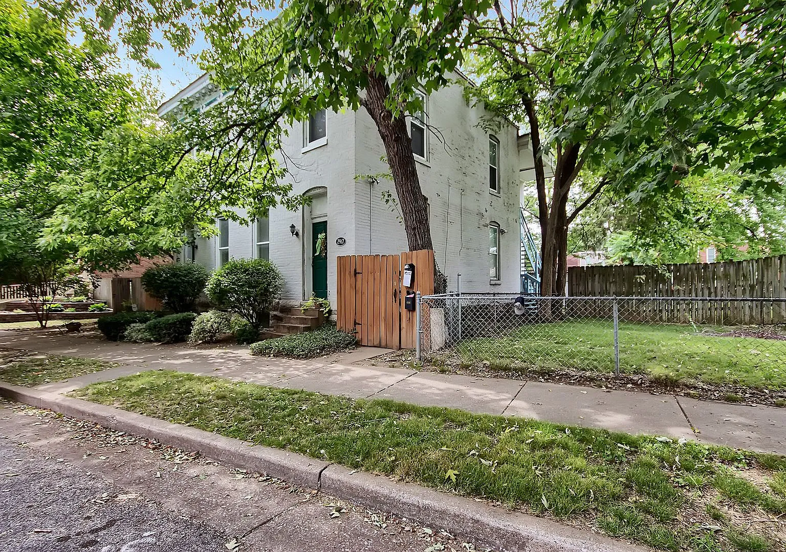 Benton Park Perch — Photo 2