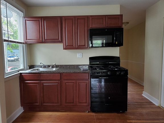 2nd image of 1272 Whalley Ave
