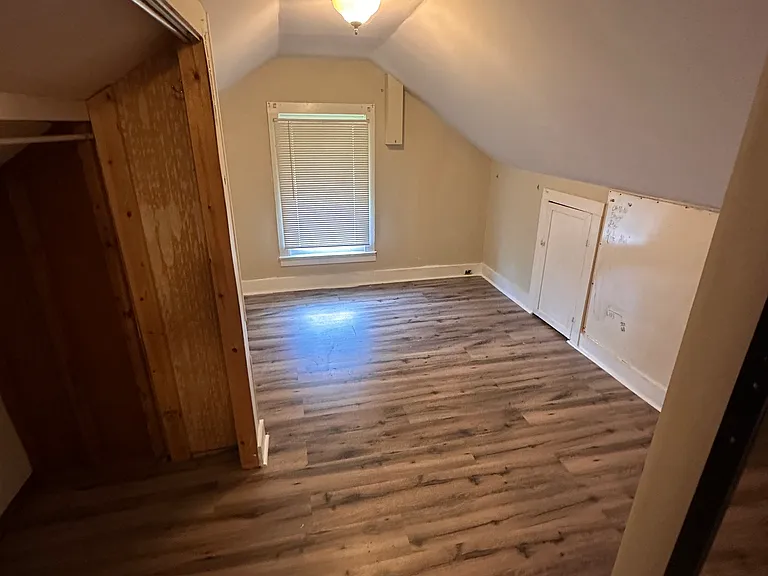 1008 W Lexington Ave — Photo 13