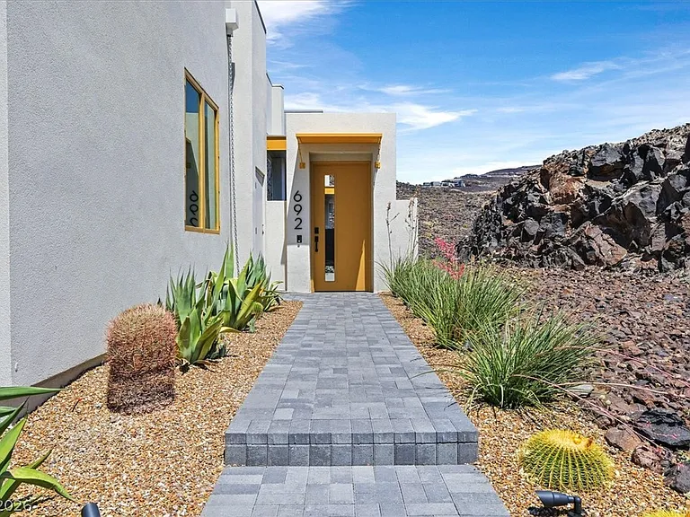 692 Scenic Cliff Dr — Photo 50