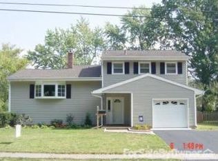 14 Walnut St, Somerville, NJ 08876