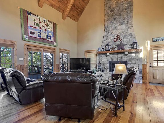 5th image of 308 Idle Oaks Dr