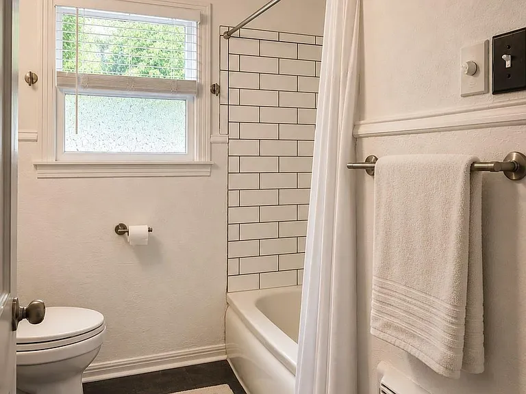 200 Nelray Blvd — Photo 14
