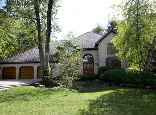 2903 Royal Fox Dr, St Charles, IL 60174