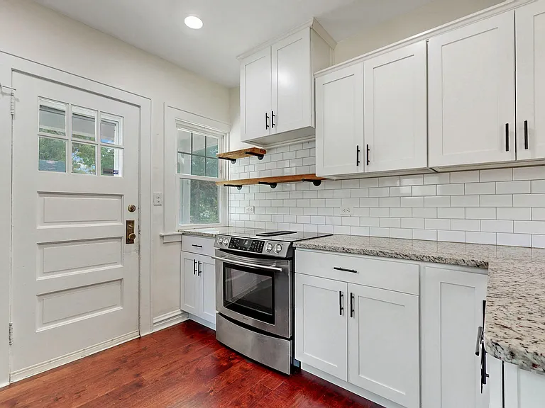 1492 S Jefferson St — Photo 11