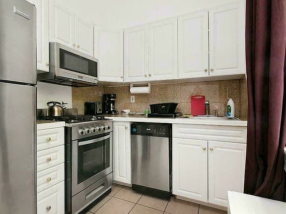 3rd image of 240 E 52nd St APT 5W
