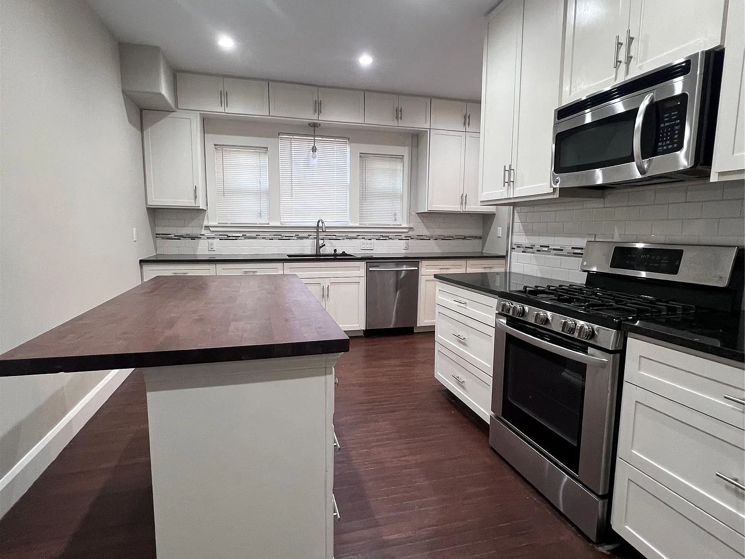 2 bed, 2.0 bath, 1461 sqft, $2,850 — Photo 4