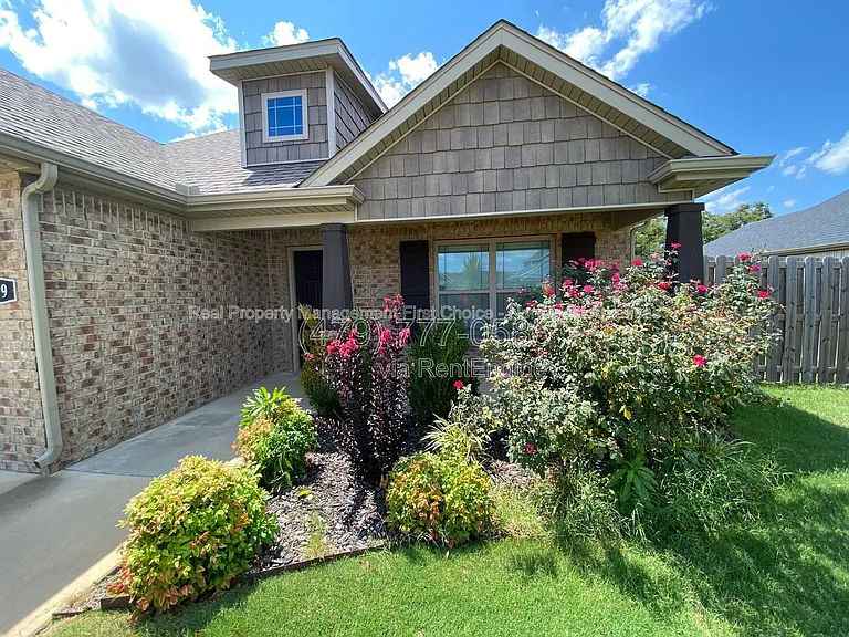 109 S Geranium Ln — Photo 2