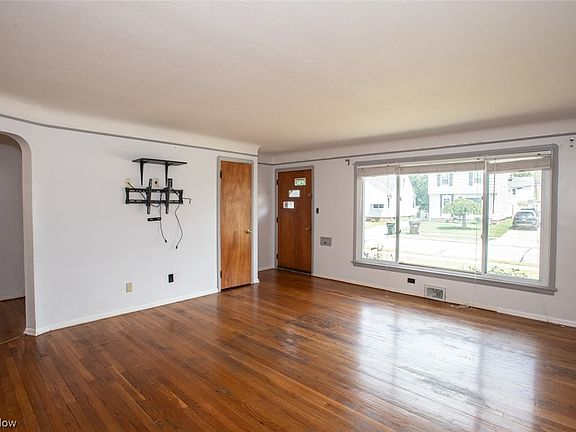 4th image of 2921 Heresford Dr