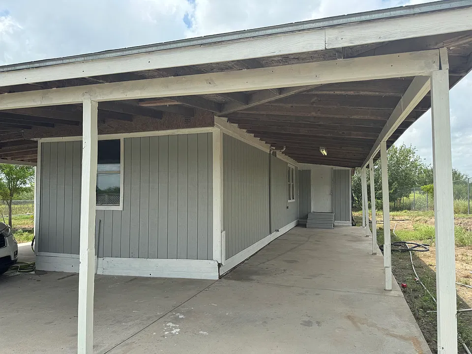 930 E Expressway 83