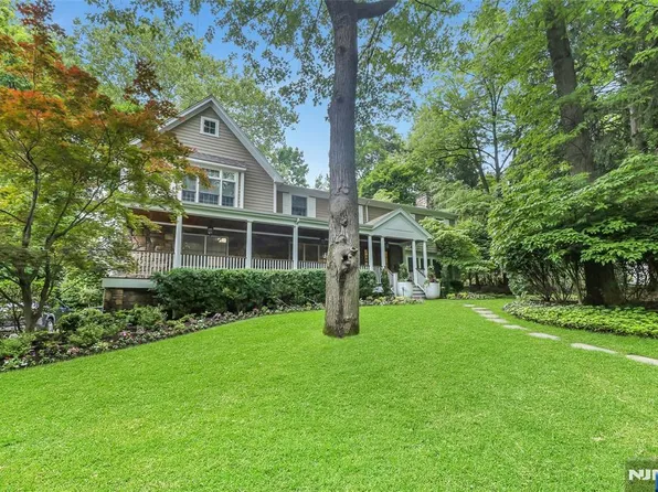 245 Allison Ct, Englewood, NJ 07631
