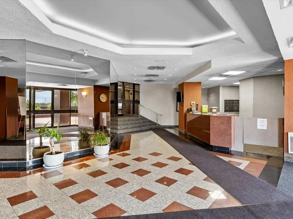 1705 Harmon Cove Tower image 33 of 49