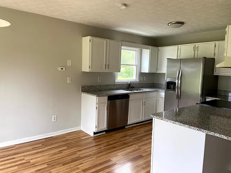 64 Hallmark Dr — Photo 3