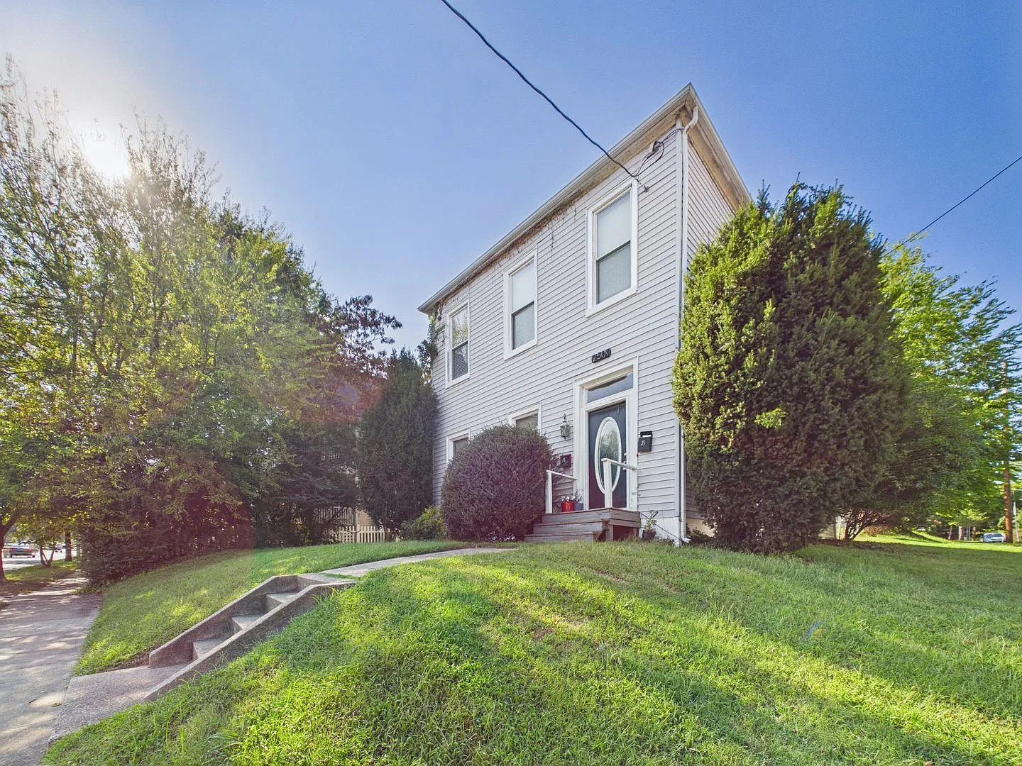 2 bed, 1.0 bath, $1,750 — Photo 2