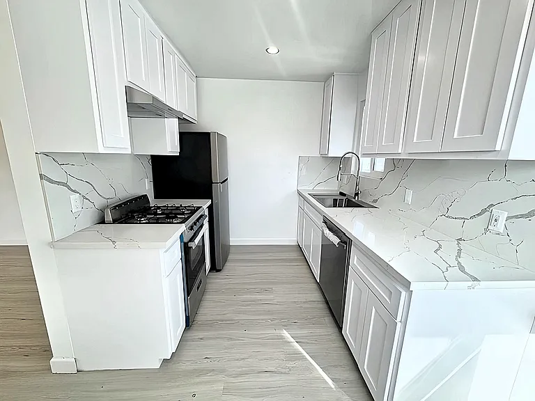 18139 Roscoe Blvd #5 — Photo 4